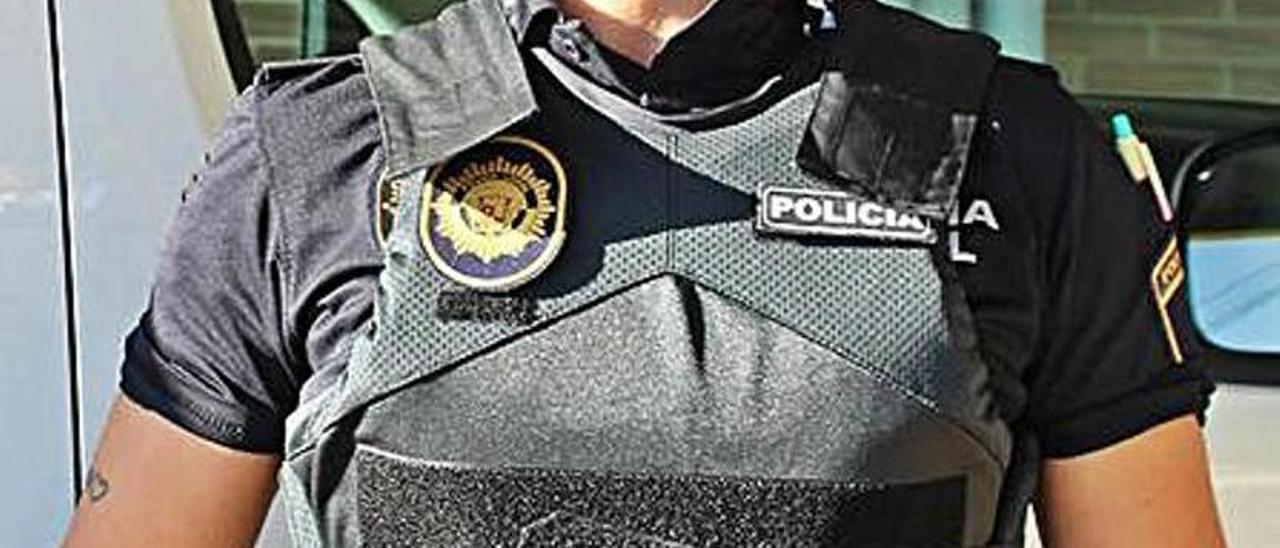 La Policía Local de Novelda dota de chalecos antibalas femeninos a las seis  mujeres de la plantilla - Información