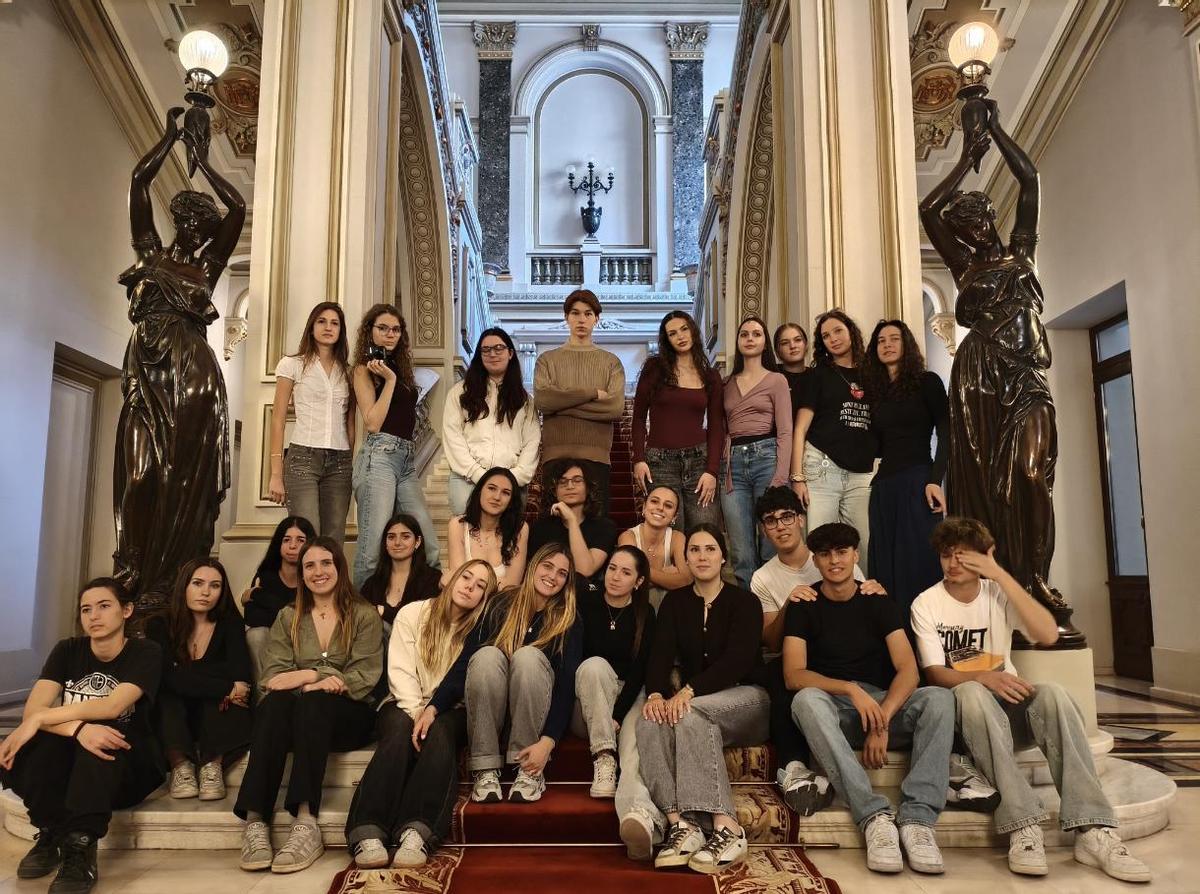 Els alumnes van visitar el palau del Parlament i el Banc Nacional de Romania