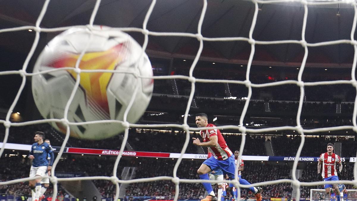 Luis Suárez celebra el gol que cerró el marcador.
