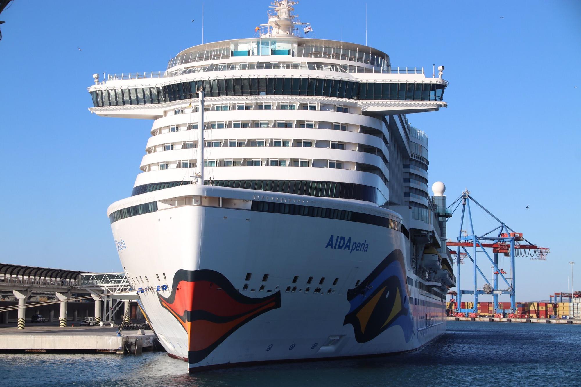 El crucero alemán Aida Perla, atracado en el Puerto de Málaga.