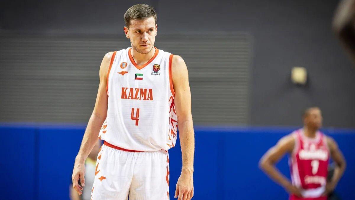 Strahinja Micovic, en un partido con el Kazma.