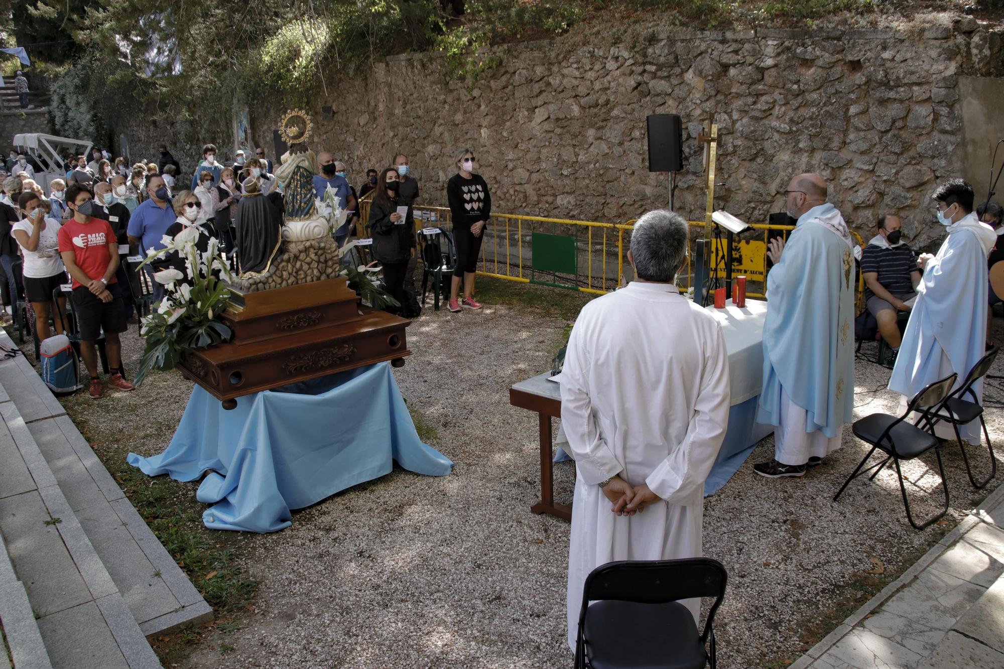 Alcoy vuelve a celebrar tres años después la romería de la Font Roja