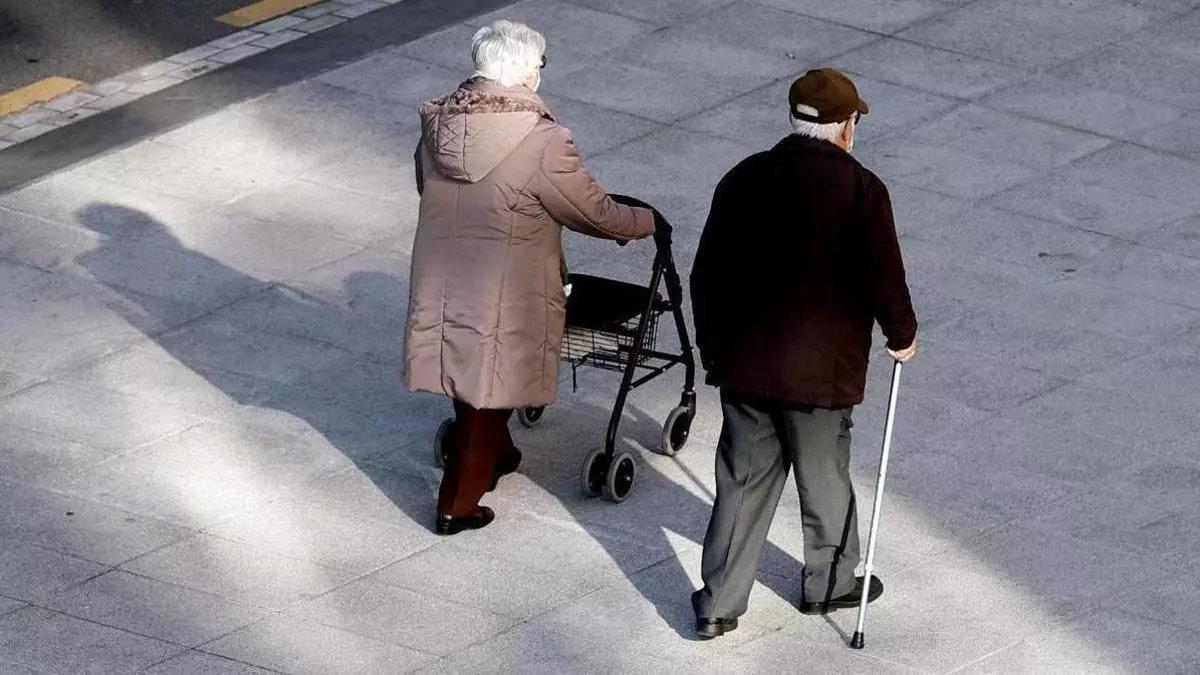 Una parella de jubilats, en una imatge d'arxiu.