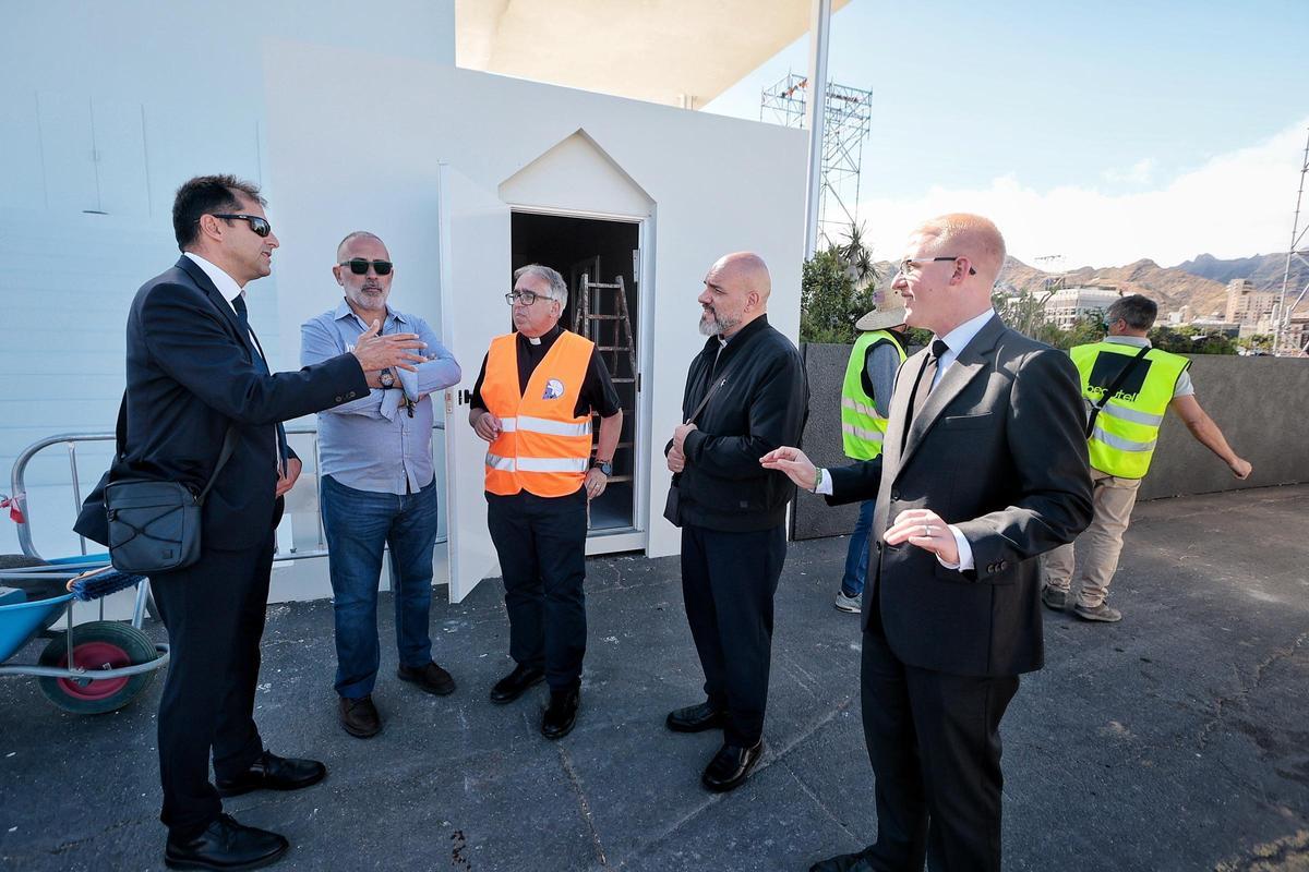 Inspección del recinto para la misa del papa León XIV en Tenerife