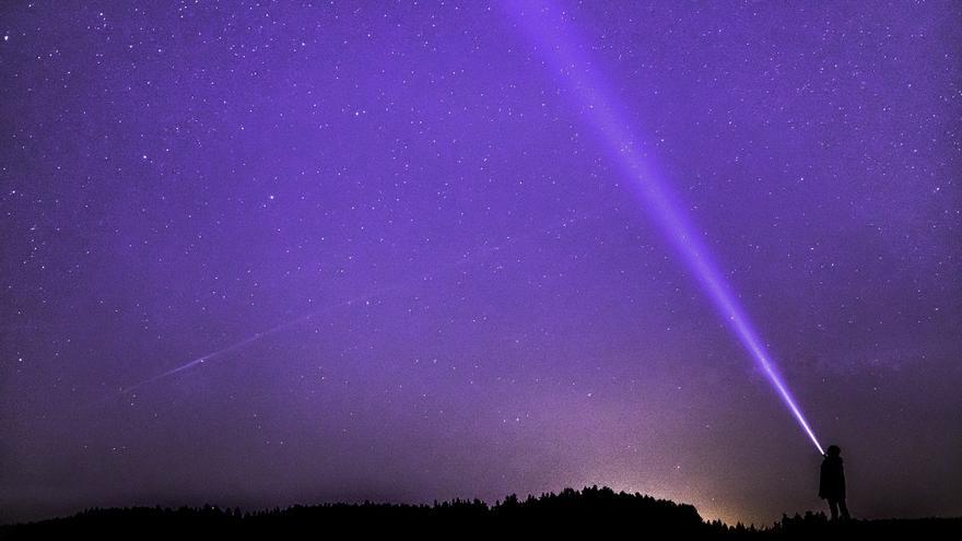 La contaminación lumínica y espacial está acabando con las noches de cielos estrellados