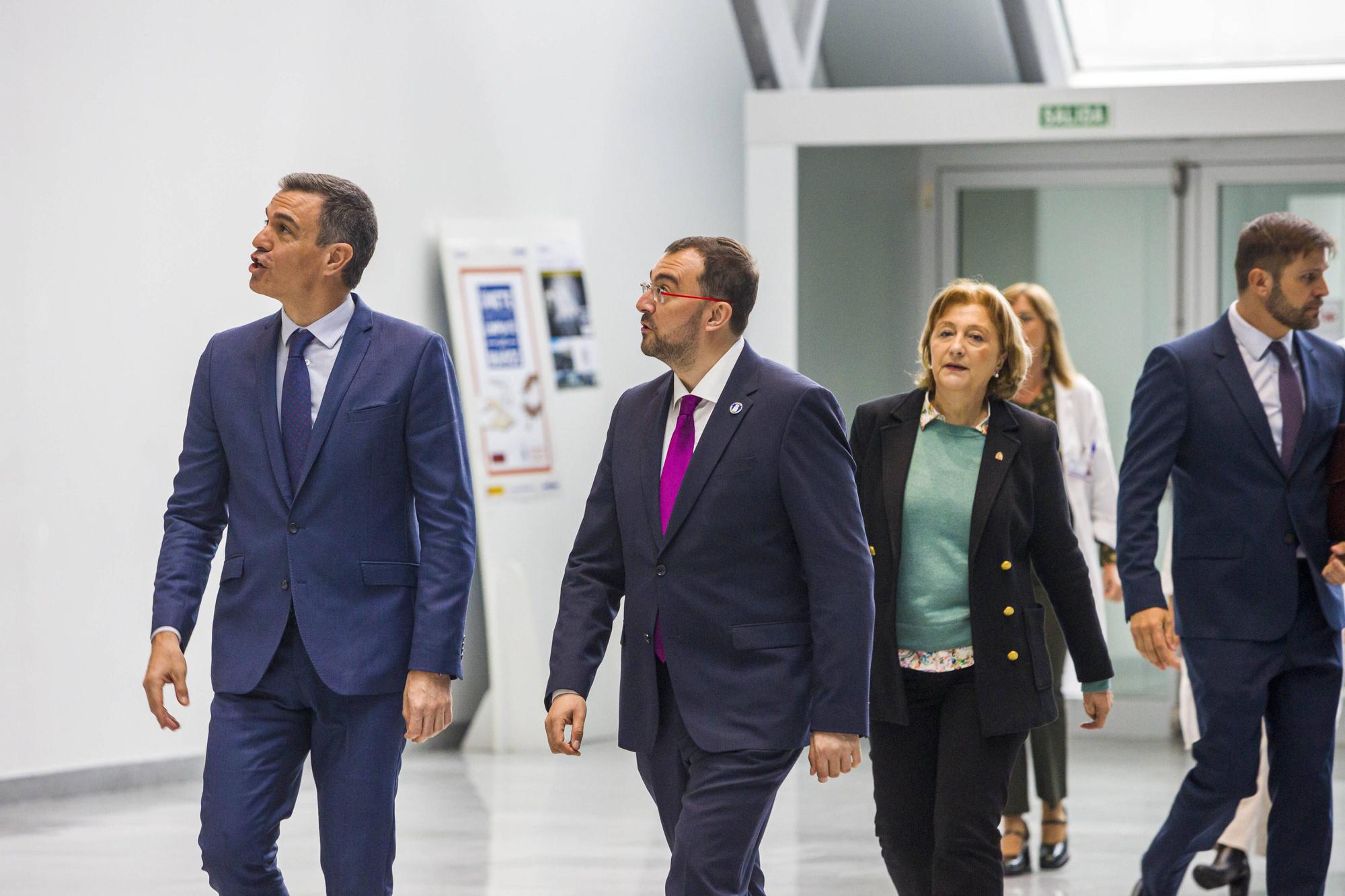 Visita de Pedro Sánchez al Hospital Universitario Central de Asturias (HUCA) en Oviedo