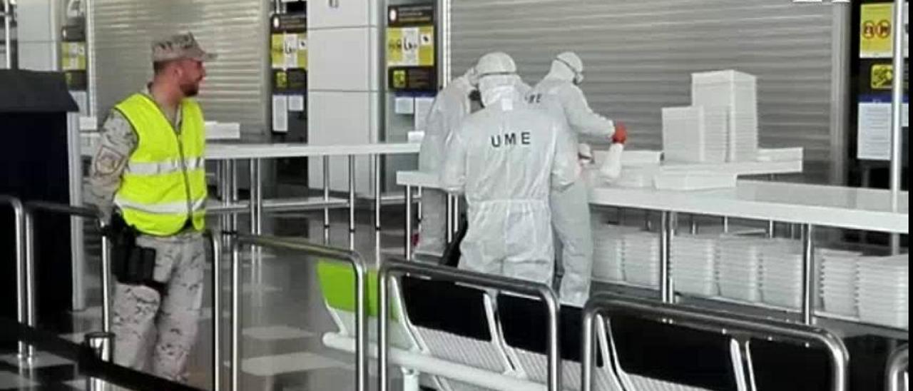 Coronavirus en Canarias | La UME desinfecta el Aeropuerto de Gran Canaria