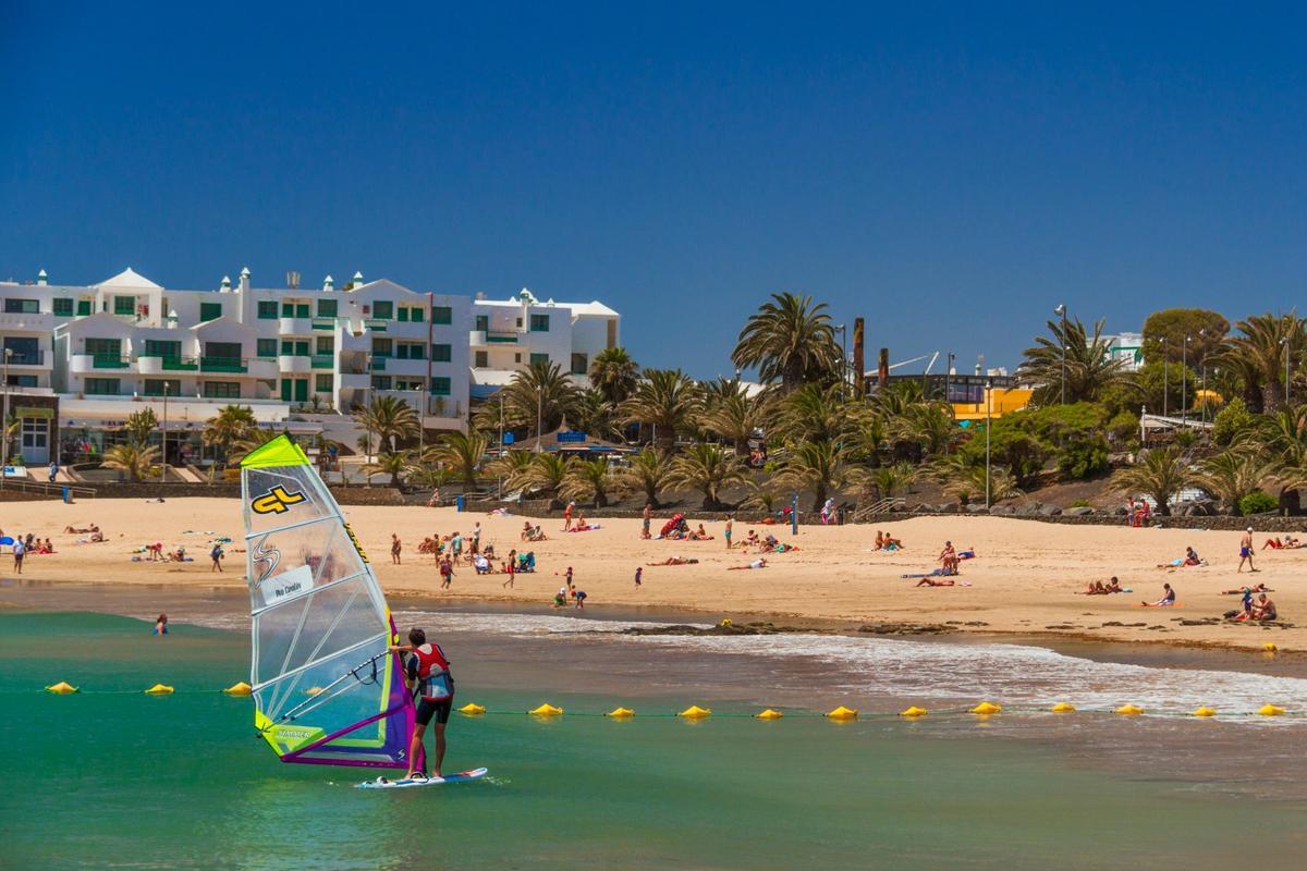 Playa de Las Cucharas, en Costa Teguise (Lanzarote)