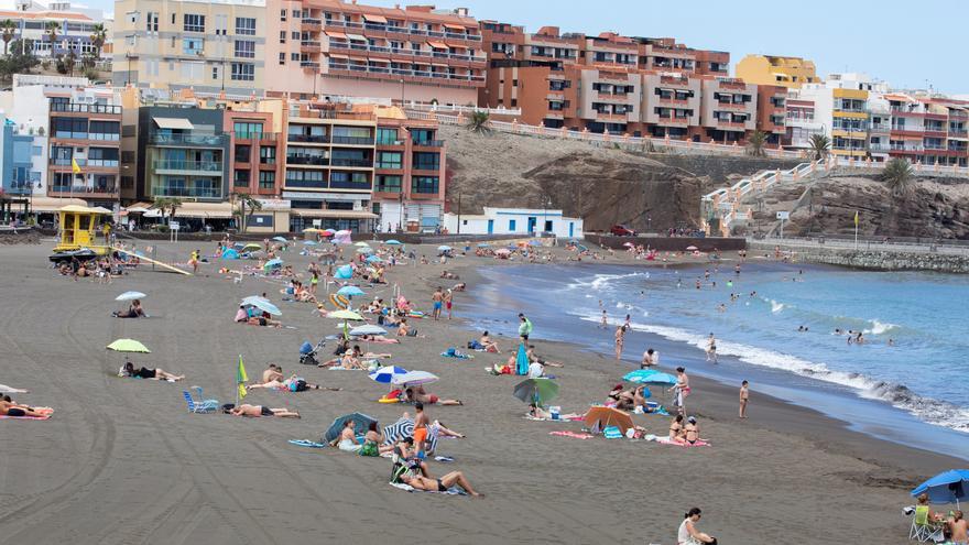 Tres playas de Gran Canaria cerradas al baño por la presencia de tiburón