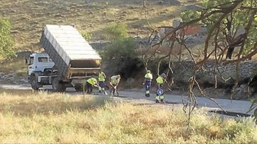 Mejoran el asfalto de la carretera de Xiva