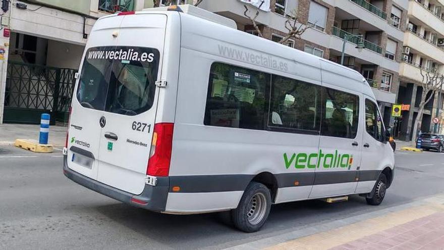 a la Generalitat que reponga el bus de 55 plazas de la línea directa entre Alcoy y Alicante