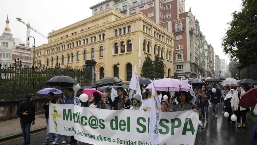 Los médicos jóvenes se encrespan con el Principado y amenazan con dos semanas de huelga en mayo