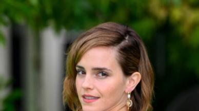 Emma Watson se queda con la tendencia más arriesgada: tacones con calcetines, ¿sí o no?
