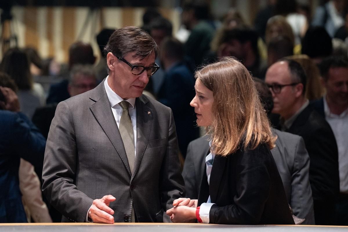 El president de la Generalitat, Salvador Illa, con la líder de los Comuns en el Parlament, Jéssica Albiach El president de la Generalitat, Salvador Illa, con la líder de los Comuns en el Parlament, Jéssica Albiach