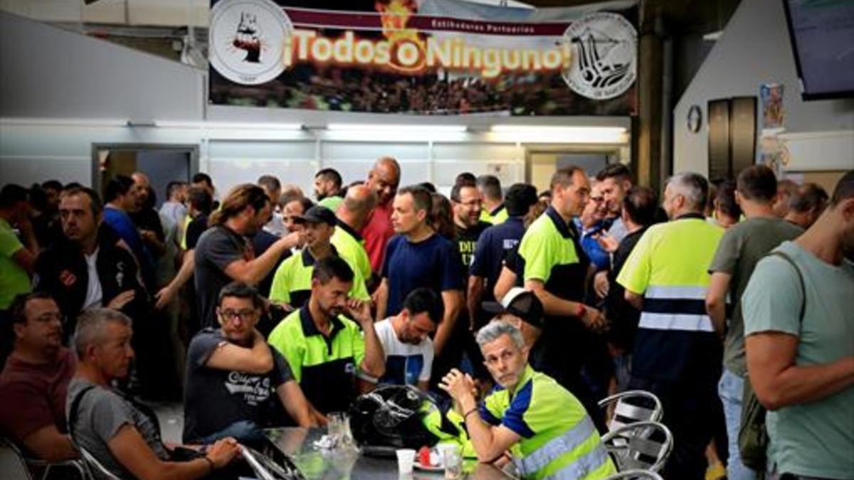 PRIMERA HUELGA  DE ESTIBADORES EN  DÍA LABORAL EN BCN_MEDIA_2