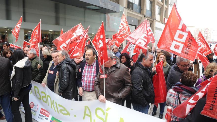 Los trabajadores, en la protesta del pasado martes en Murcia.