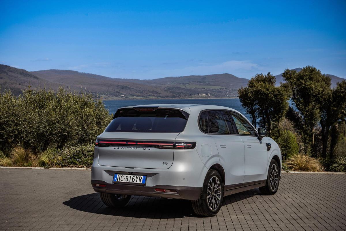Leapmotor ofrece una nueva versión híbrida con autonomía extendida en el B10 REEV