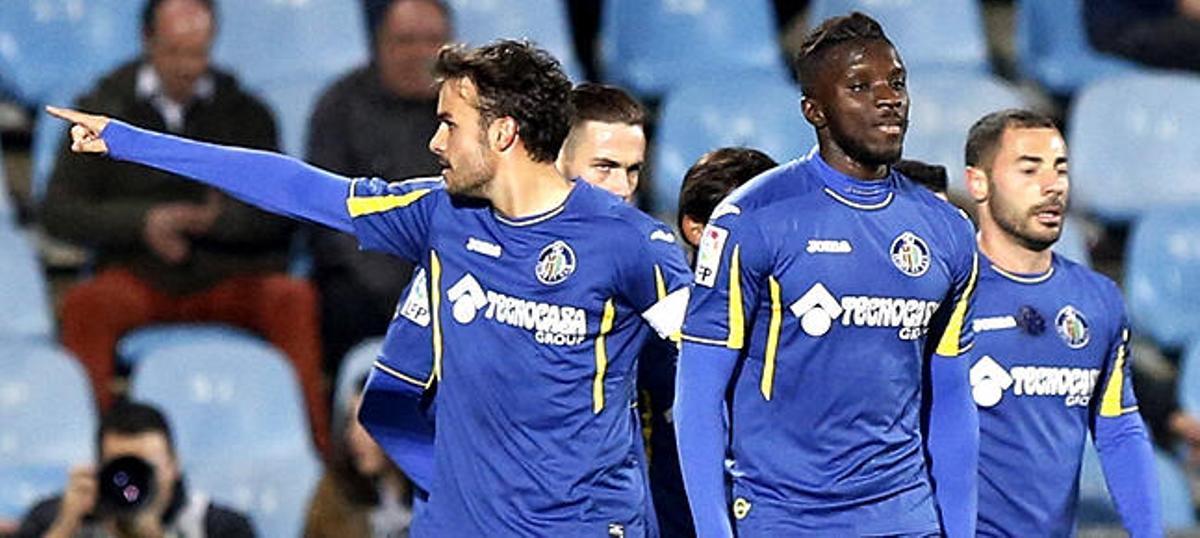 Pedro León celebra su gol ante el Espanyol.
