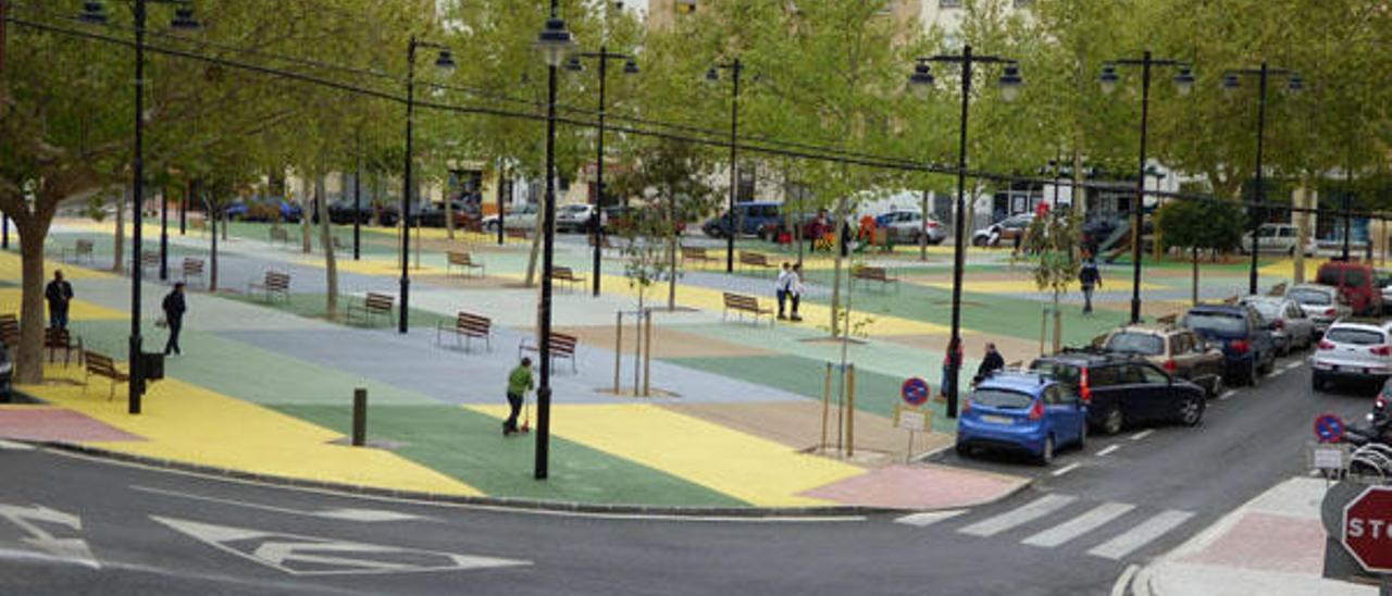 El PP critica la estética multicolor de la Plaza Coronación tras las obras