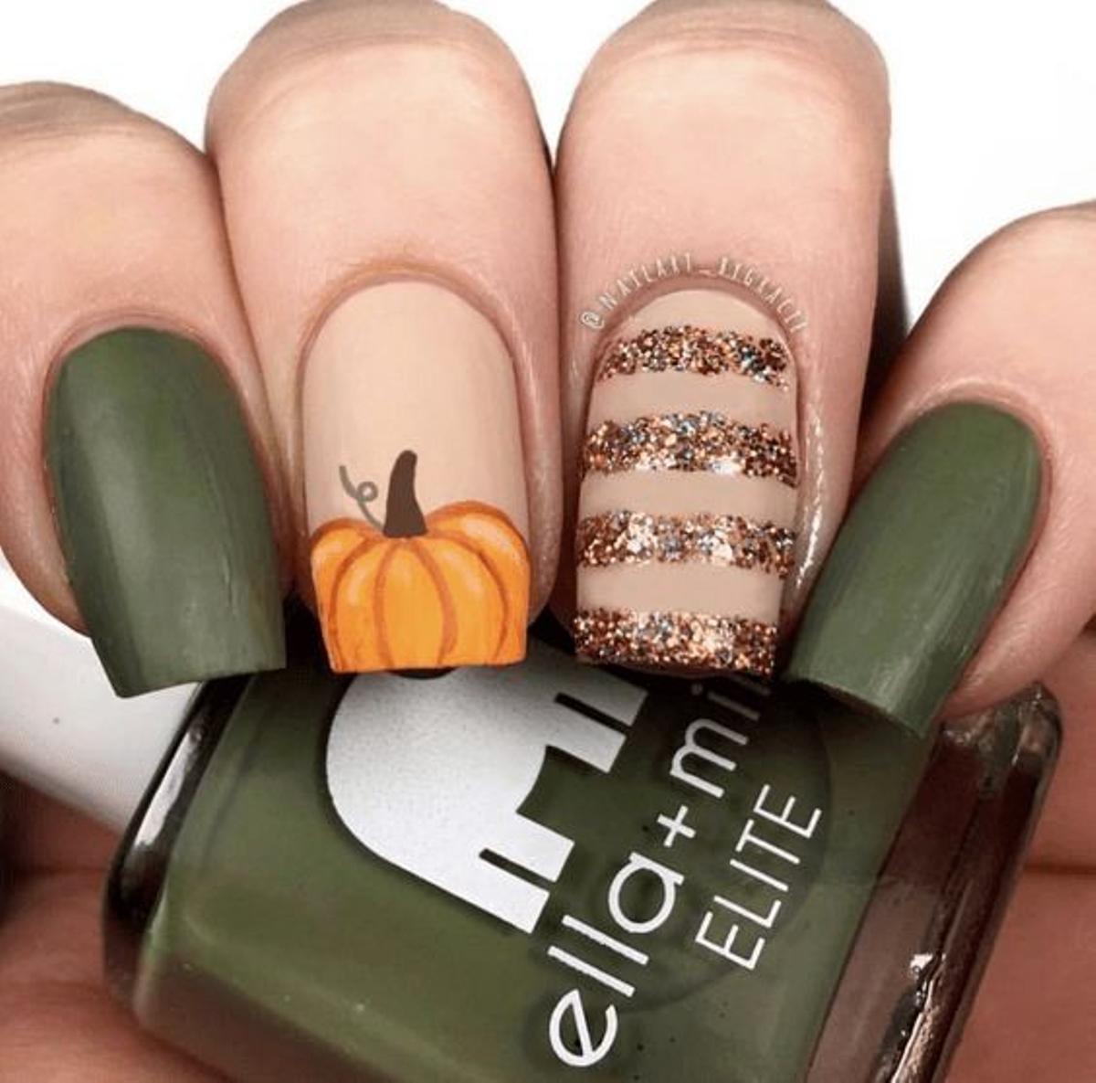 Manicura para Halloween con calabaza