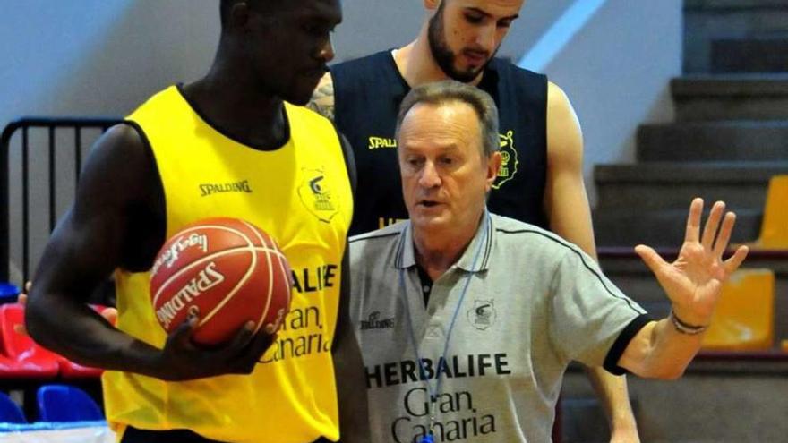 El entrenamiento realizado ayer por el Gran Canaria. // Iñaki Abella