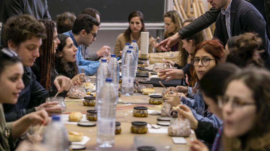 Más de la mitad de los alumnos de la UA cree que debería adelgazar