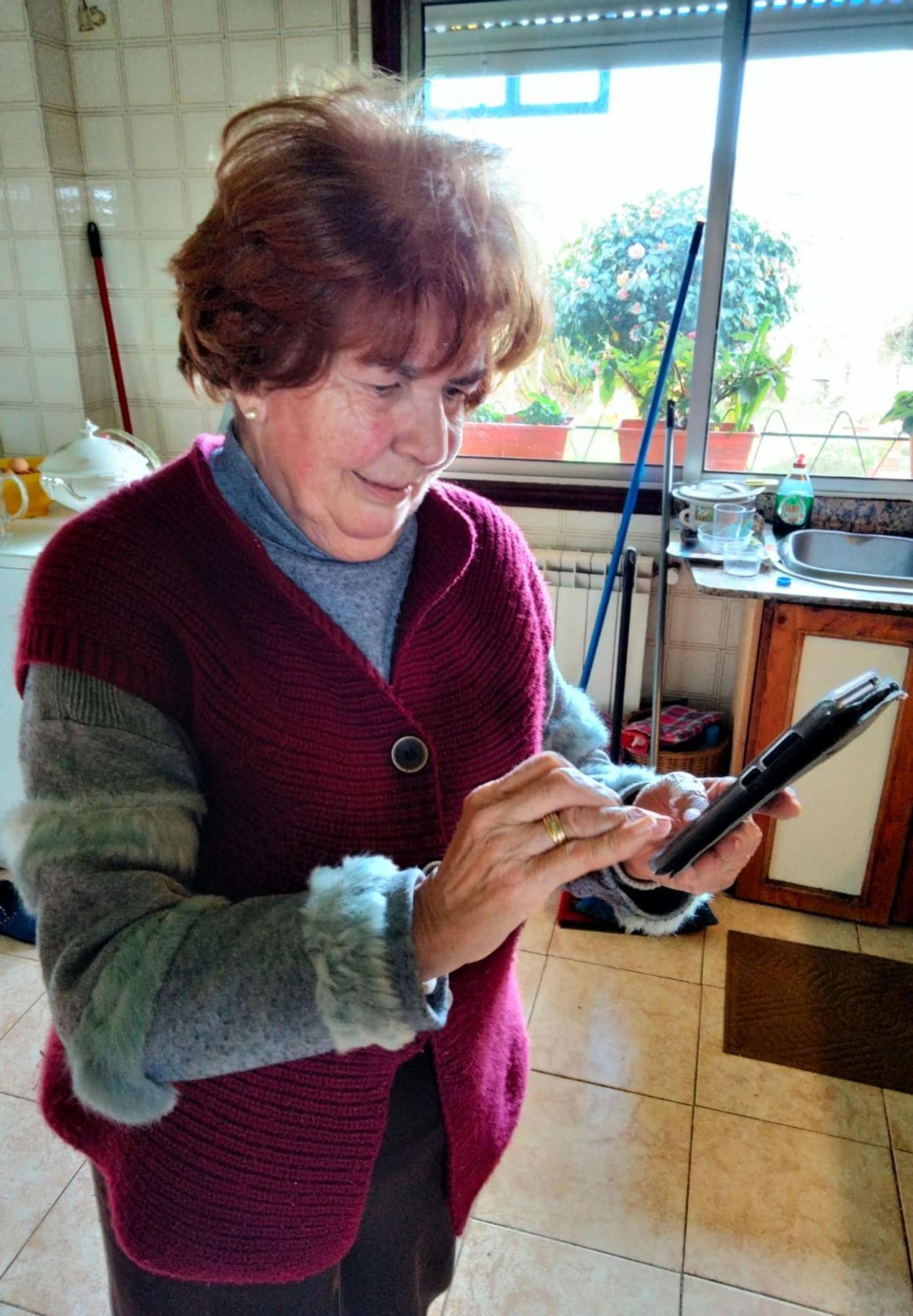Teresa González, 
responsable de la 
vocalía de las 
personas mayores
en un centro vecinal.