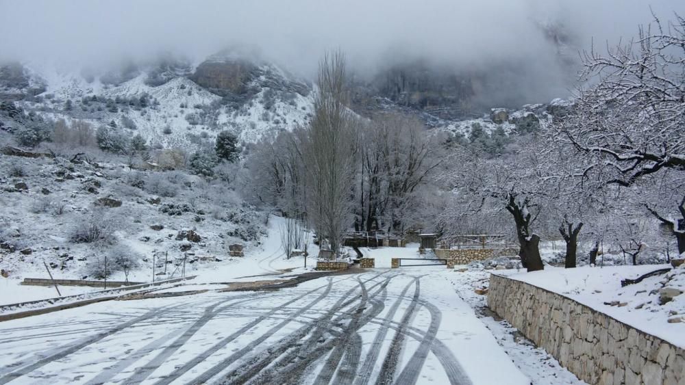 La nieve cubre la Font del Partagás, en la Sierra de Aitana