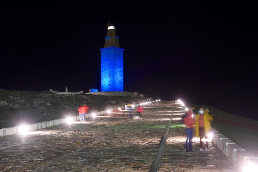 La Torre, azul por el Día contra la Neumonía