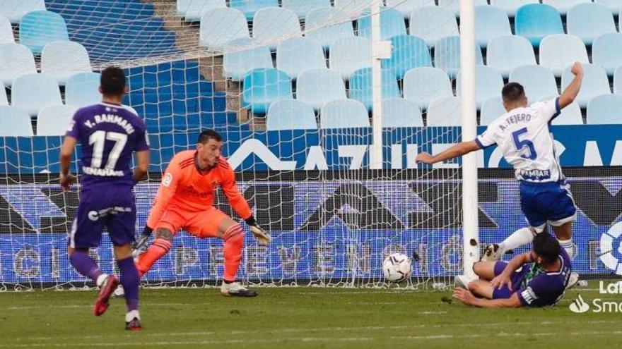 Los goles de Chavarría y Caye, más la gran actuación del equipo en un primera parte casi perfecta en La Romareda, han puesto al Málaga en zona play off.