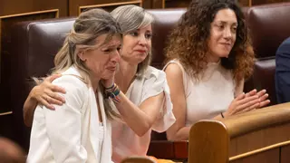 Las lágrimas de Yolanda Díaz en el congreso tras las palabras de homenaje y recuerdo de Sánchez a su padre
