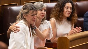 Las lágrimas de Yolanda Díaz en el congreso tras las palabras de homenaje y recuerdo de Sánchez a su padre