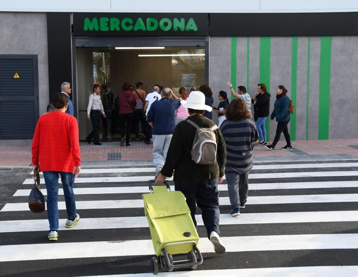 Mercadona abre su tienda en Cruce de Melenara con más aparcamientos y luz