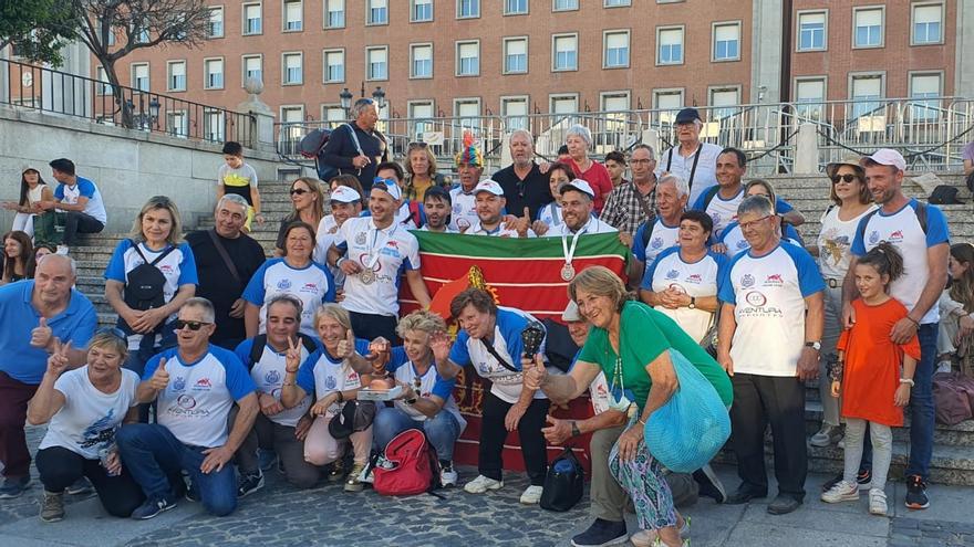 El &quot;Burganes Xiguiri Team&quot; sube al podio en los Autos Locos de Red Bull