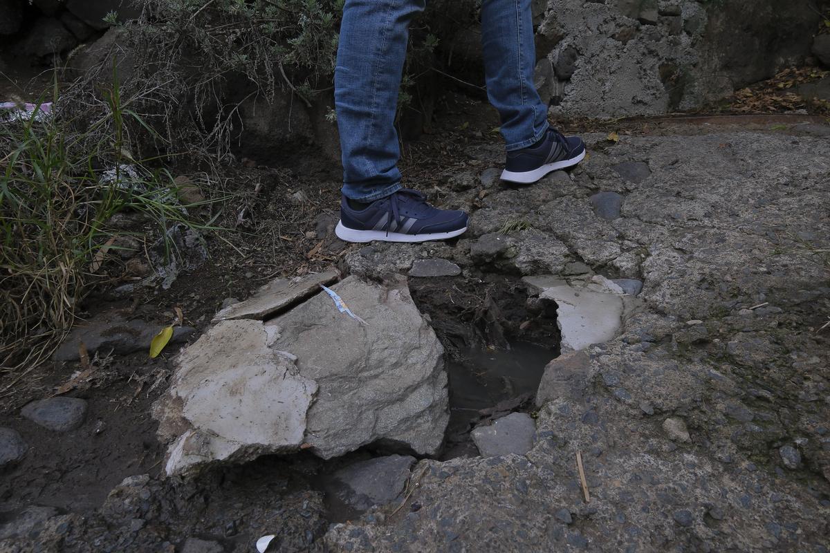 Uno de los puntos de la tubería roto y que queda al descubierto, por donde hay vertidos de aguas residuales.