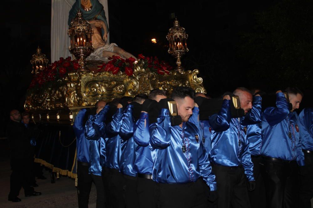 Procesión del Cristo Crucificado y Procesión de La Piedad del Calvario en Torrevieja en Jueves Santo