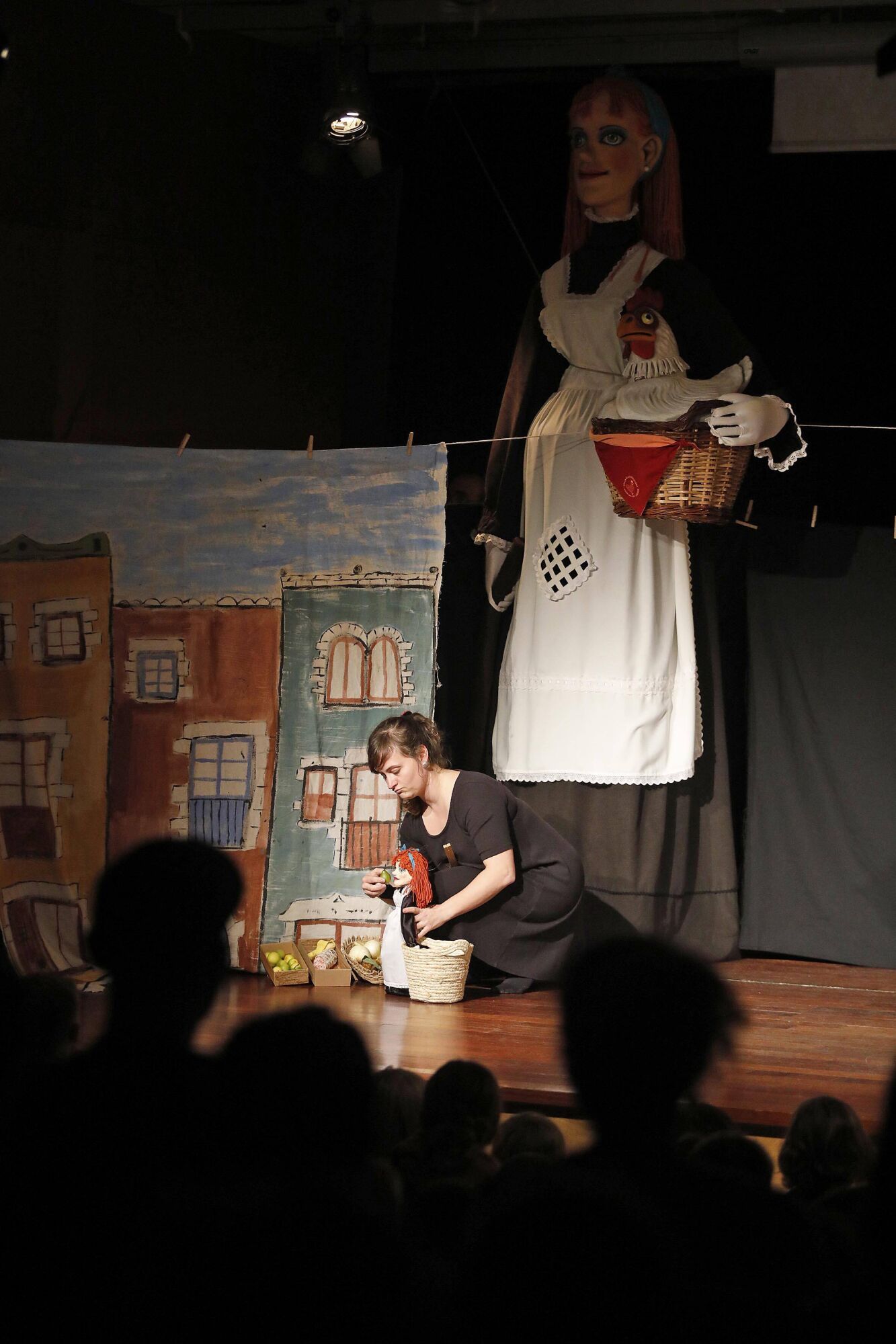 Girona. Centre Civic Pont Major. Espectacle de titelles "Les llegendes del Pont".