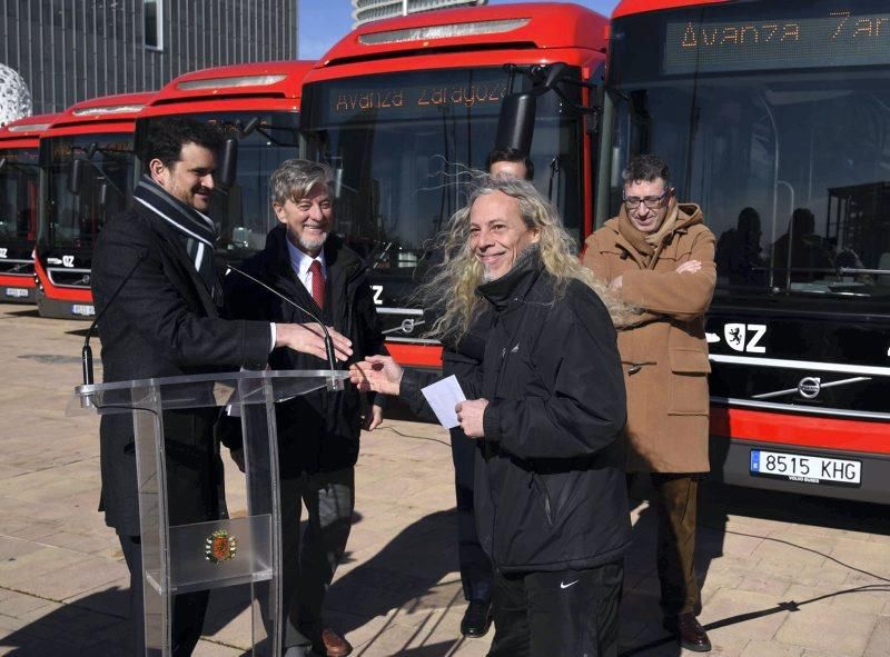 Presentación de la nueva flota de autobuses híbridos de Zaragoza