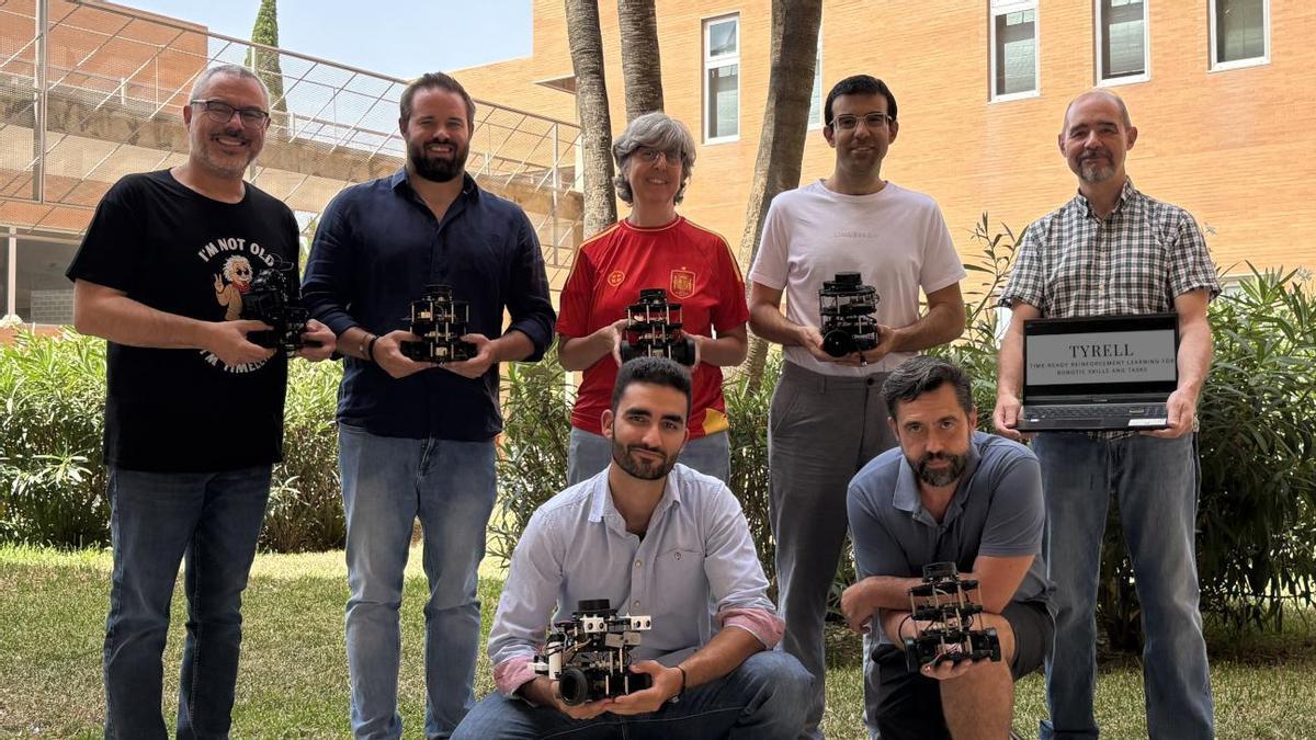 El equipo al completo, de izquierda a derecha: Vicente Arévalo, Juan Manuel Gandarias, Ana Cruz, Manuel Castellano y Juan Antonio Fernández Madrigal. Abajo, Adrián Bañuls y Cipriano Galindo