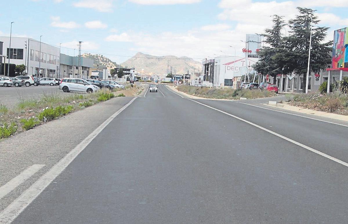 Uno de los tramos de la RM-425, a su paso por el término municipal de Yecla.