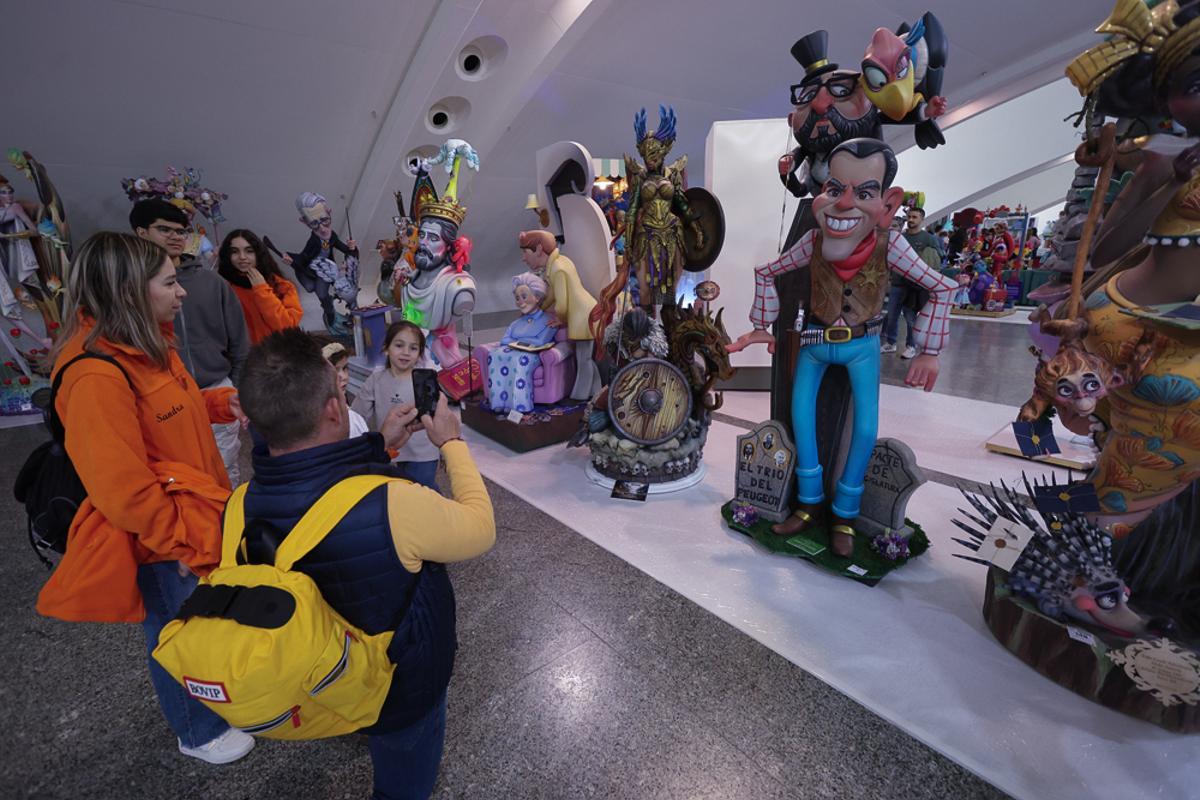 Primera jornada en la Exposición del Ninot de las Fallas de València 2026