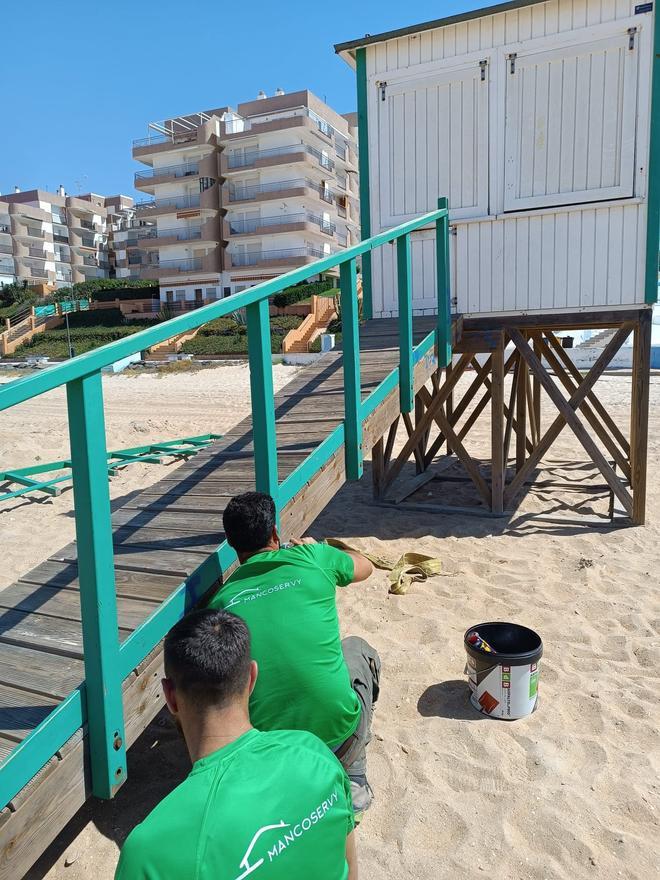 FOTOGALERIA | Últimos preparativos en la playa de Matalascañas para encarar el verano
