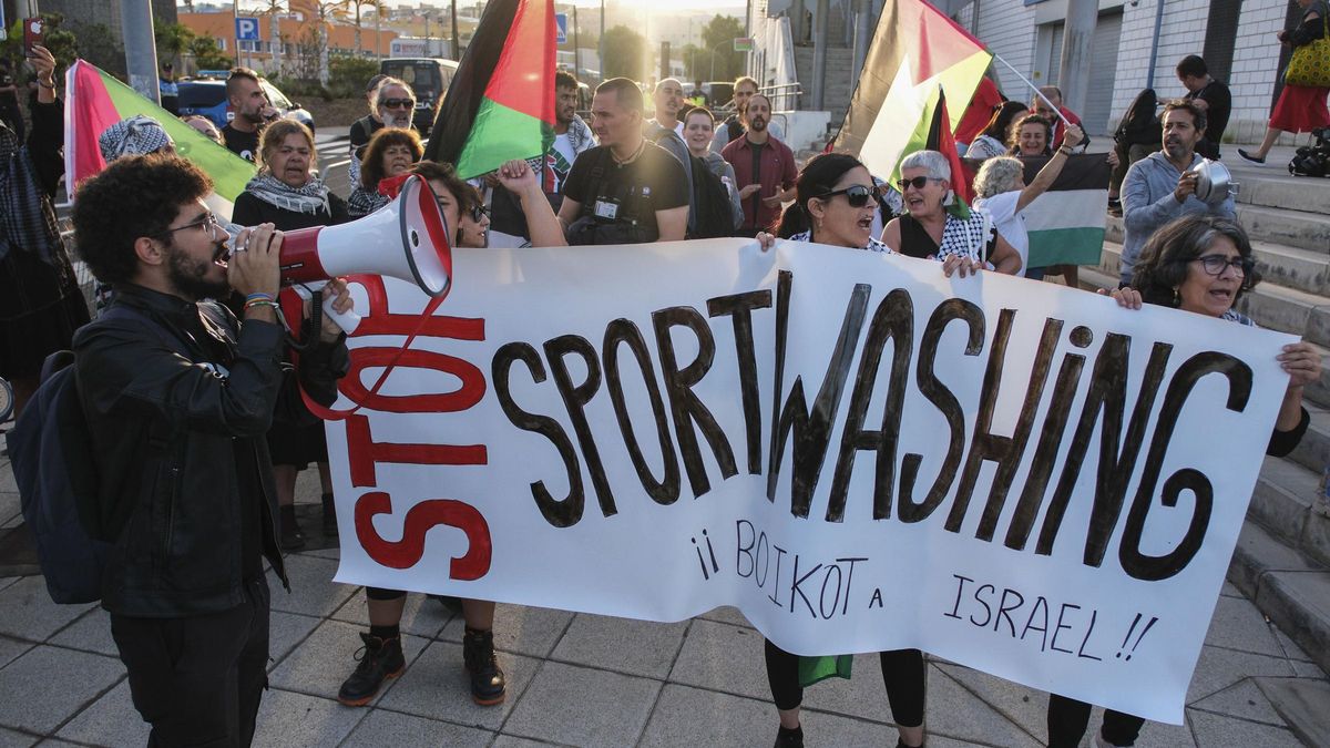 Protestas anti-israel en las afueras del pabellón