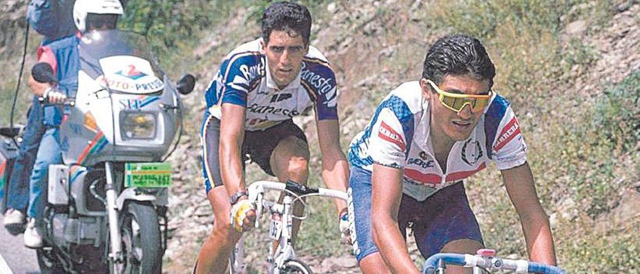 Induráin con Claudio Chiapucci en la histórica etapa Jaca-Val Louron del Tour de 1991, el primero que ganó el ciclista navarro.