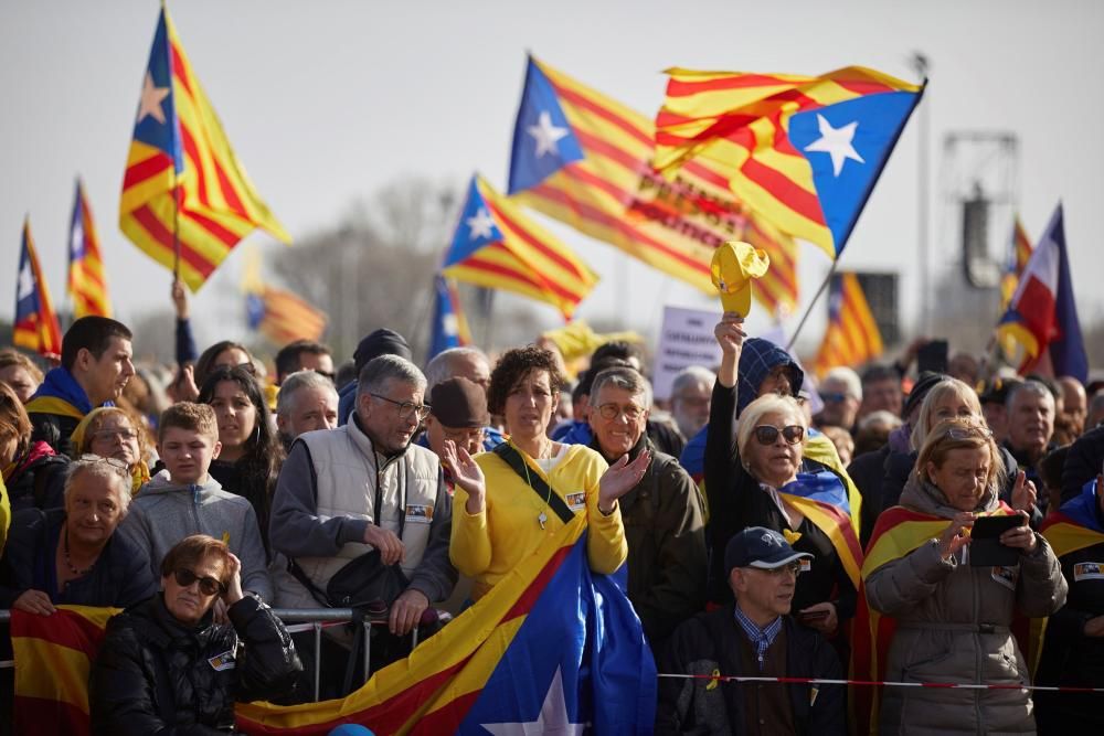 Torra y Puigdemont participan en un acto independentista en Perpiñán.