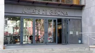 Un acusat de robar una bossa de mà a Girona, absolt perquè no van fer que la víctima l'identifiqués