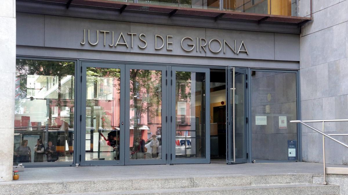 Façana dels Jutjats de Girona.