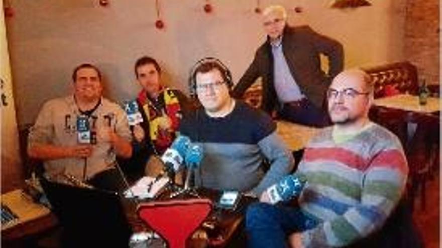 Programa especial de ràdio amb l&#039;afició des del bar Modoni