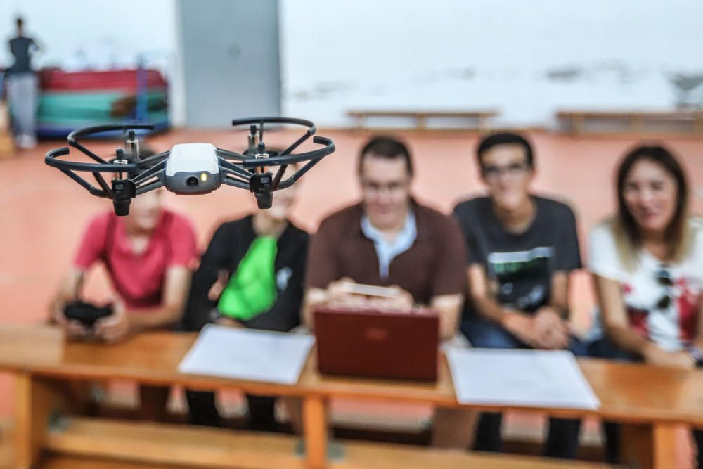 Taller de programación de drones en el IES El Palm