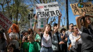 Marcha de jóvenes contra el cambio climático convocados por Juventud por el clima en Sevilla